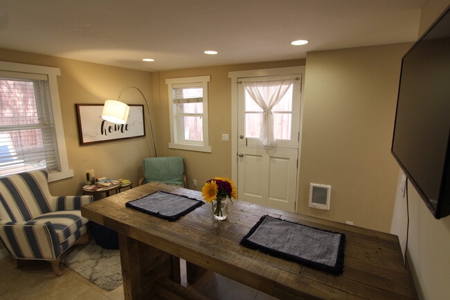 Photo - 806 Bayview Dr Unit Lower