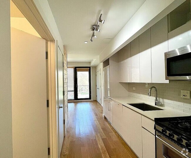 Building Photo - Luxury 1 Bedroom 1 Bathroom  Available Unit 4D Rental