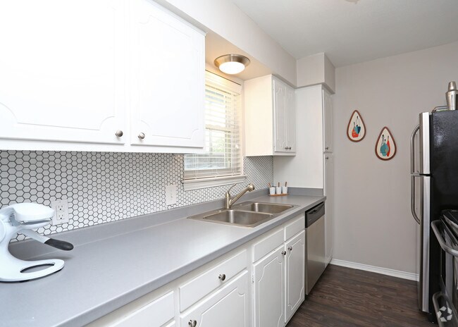 2BD,2BA - 1174 SF