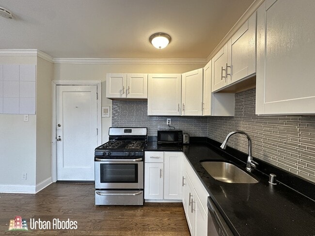 Photo - 2133 N Dayton St Unit J06W