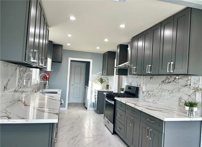 Photo - 16014 Horace St