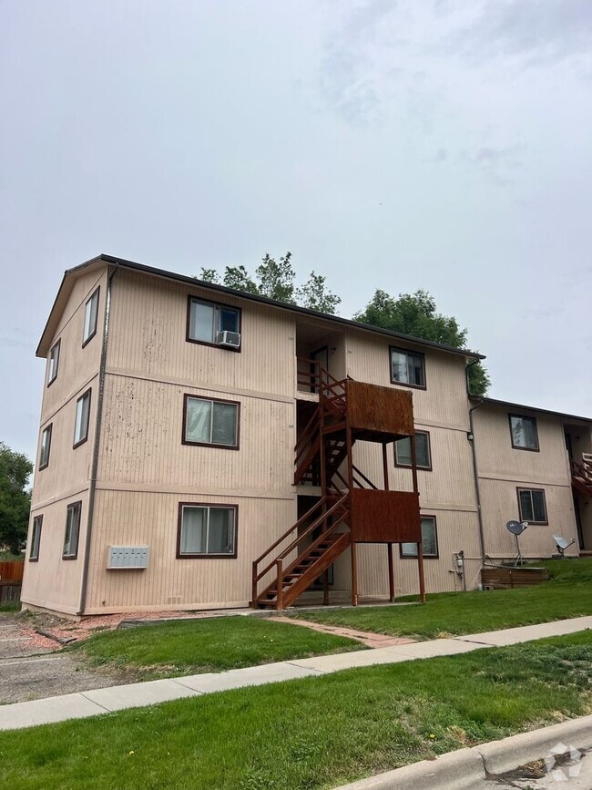 Building Photo - Largo Studio Apartment located in Downtown...