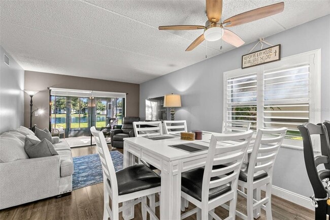 Photo - 237 Woodlake Wynde Unit 237