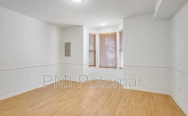 Photo - 729 10th St NE