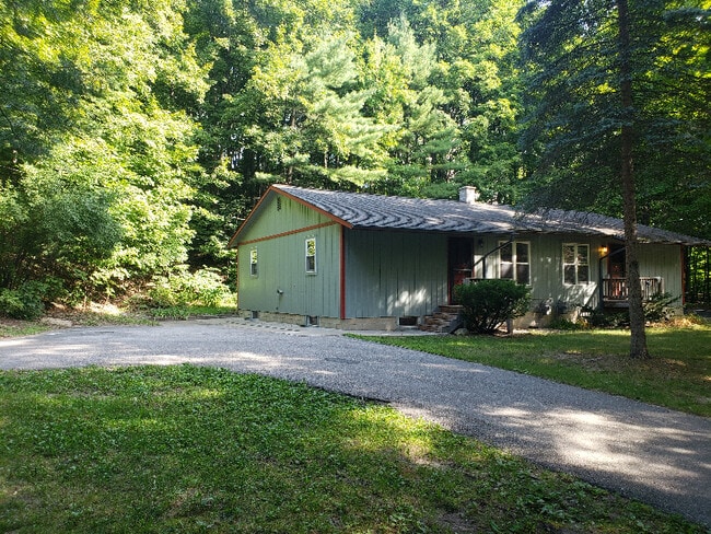 4055 S Thornapple Hollow