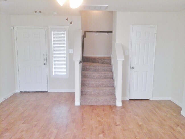 Photo - 6205 Heffernan St
