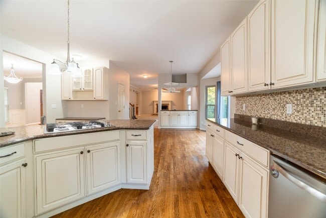 Photo - 570 Castle Ridge Dr