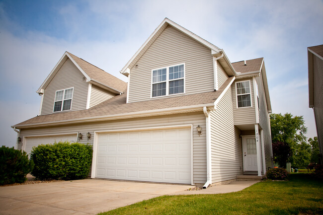 Photo - 1208 Riviera Dr Townhome