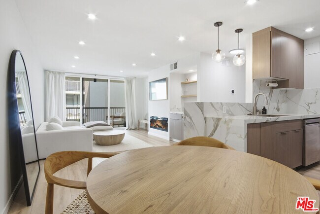 Photo - 911 Kings Rd Unidad 205