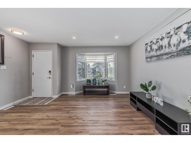 Photo - 6124-6137 137 Ave NW