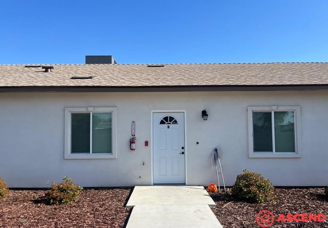Building Photo - Comfortable 3BD/2BA Home in Bakersfield's 93304 — Water Included, No Pets!