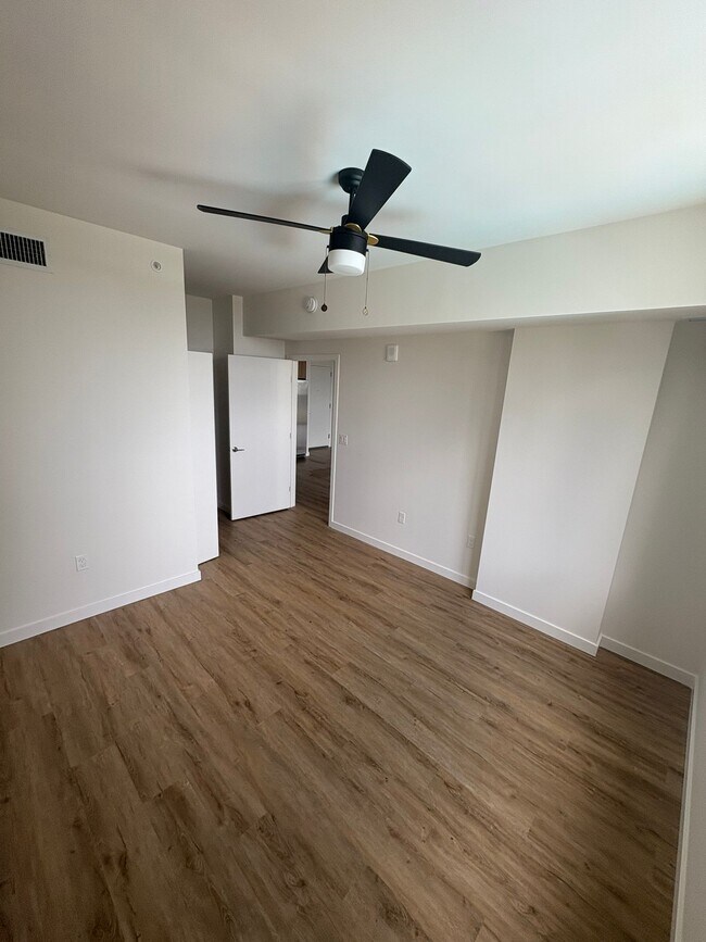 Photo - 981 E 27th St Unit A1