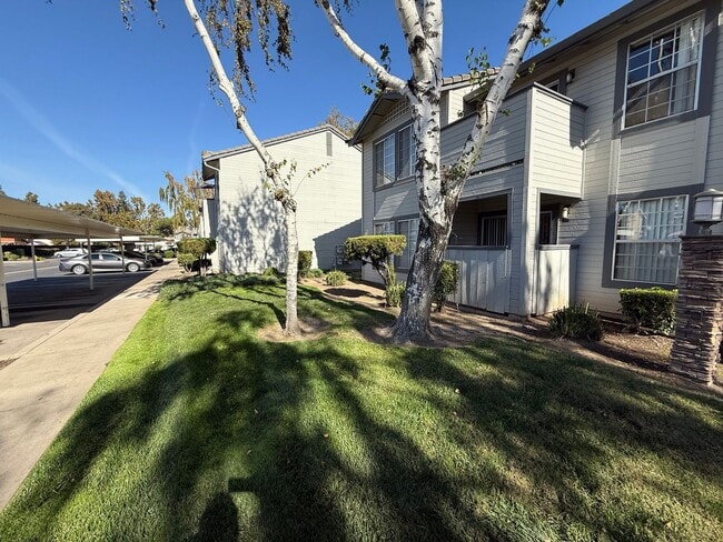 Photo - Parkview Condo close to shopping & Freeway! Unidad B