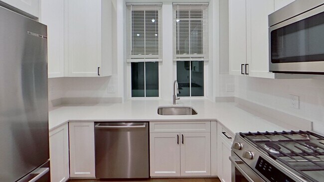 Building Photo - 47 Englewood Ave Unit 3