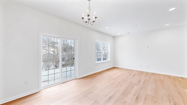 Photo - 155 Totter Way