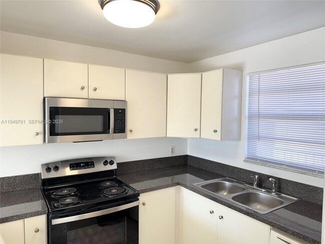 Building Photo - 9400 Live Oak Pl Unit 406