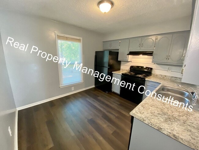 Photo - 2 Bedroom in Lee's Summit - Live Security Deposit Free with Obligo Unit B