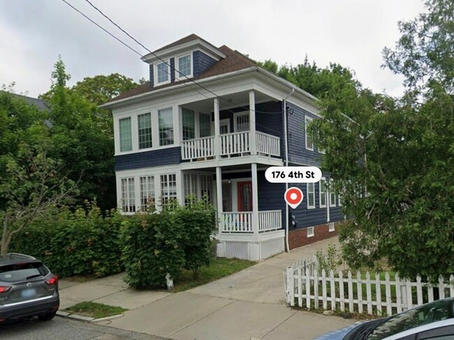Building Photo - 174 4th St Unit 2 - 2nd/3rd Fl
