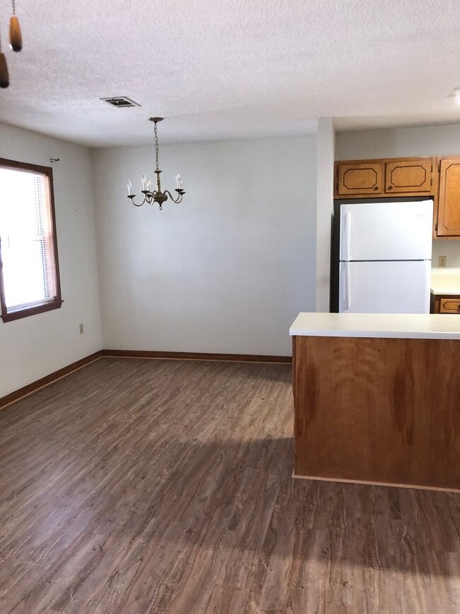 Photo - 2 Bedroom, 2 Bath Condo in River Oaks Comm...