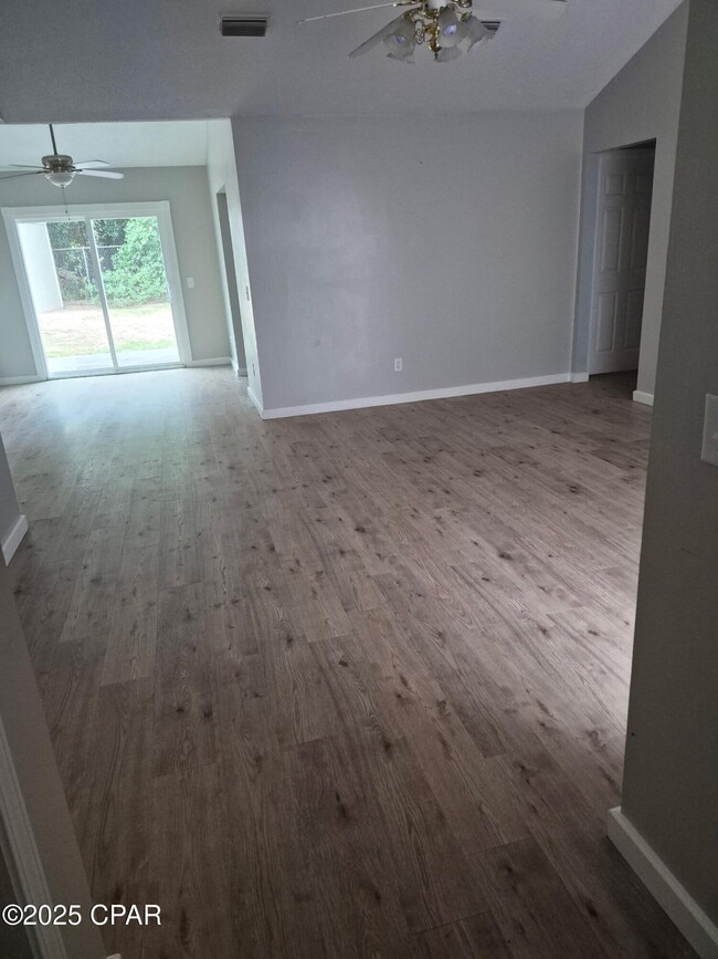 Photo - 145 Escanaba Ave