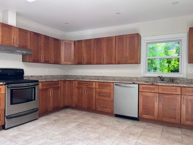 Photo - Large 4 bedroom, 2 1/2 bath home for rent in Ravena, NY on Rt 9W Unidad House