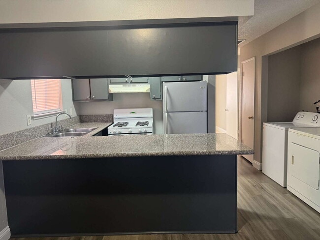 Photo - Spacious 2 Bed, 2 Bath Unit – Great Locati... Unit 1
