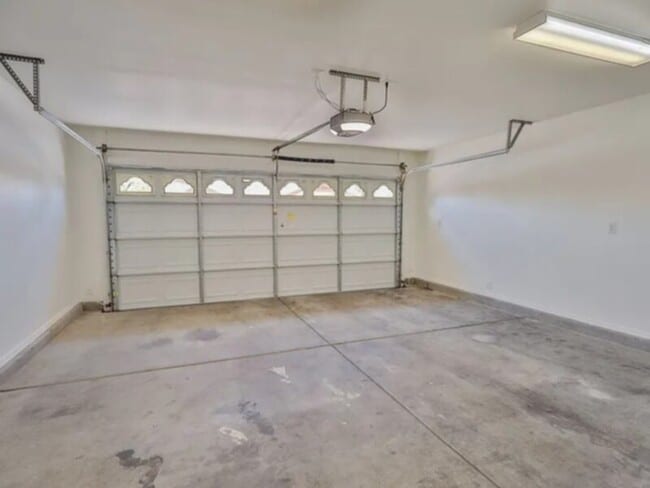 Photo - Spacious single story, 4 Bedroom / 2 Bath