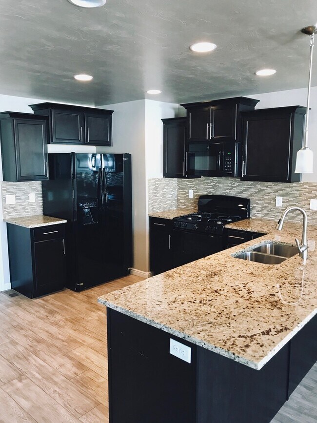 Photo - 4 Bedroom/3 Bathroom Townhome in Riverton!