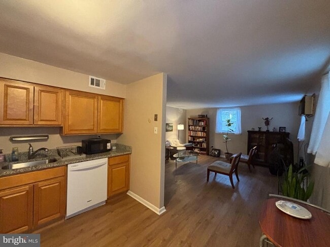 Photo - 200 W Evergreen Ave Unit 1B