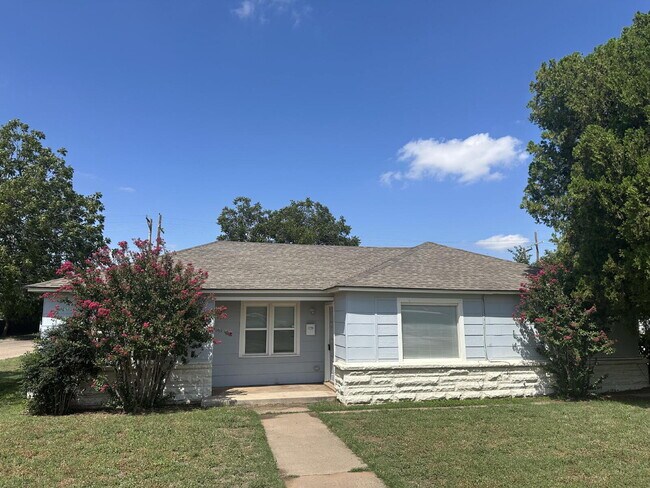 Building Photo - 3/2/2 close to Texas Tech! Rental