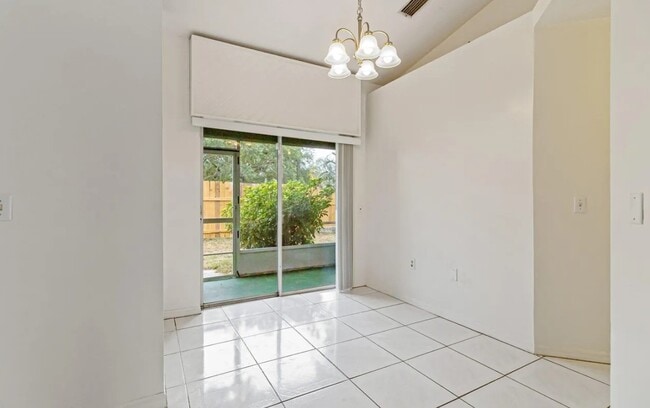 Comedor - 1706 Apache St NE