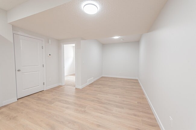 Photo - 1449 Cherniak Way SW