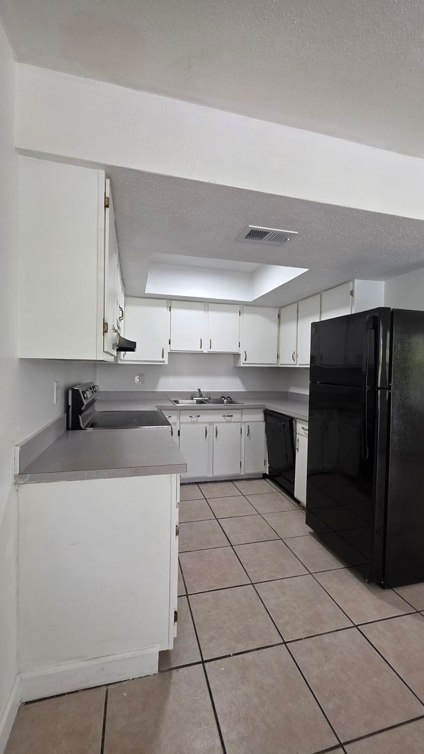 Photo - 2 Bedroom 1 Bath Apartment Home Unidad 1140-221