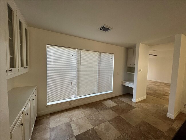 Building Photo - 15115 Corona Del Mar Dr