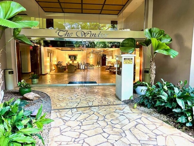 Building Photo - The Windsor, Renovated 1/1/1, prime Waikik... Unit 1704