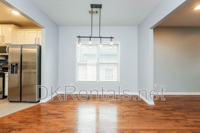 Photo - 617 McDonald St SE