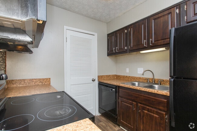 2BR, 2BA - 1228SF
