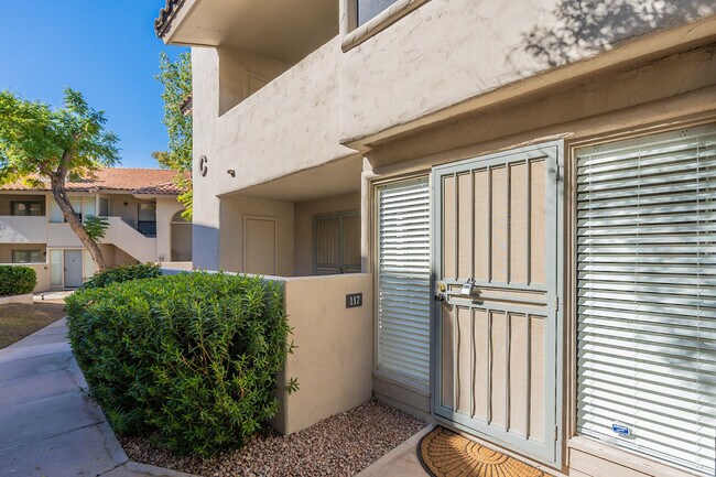 Photo - 1820 E Morten Ave