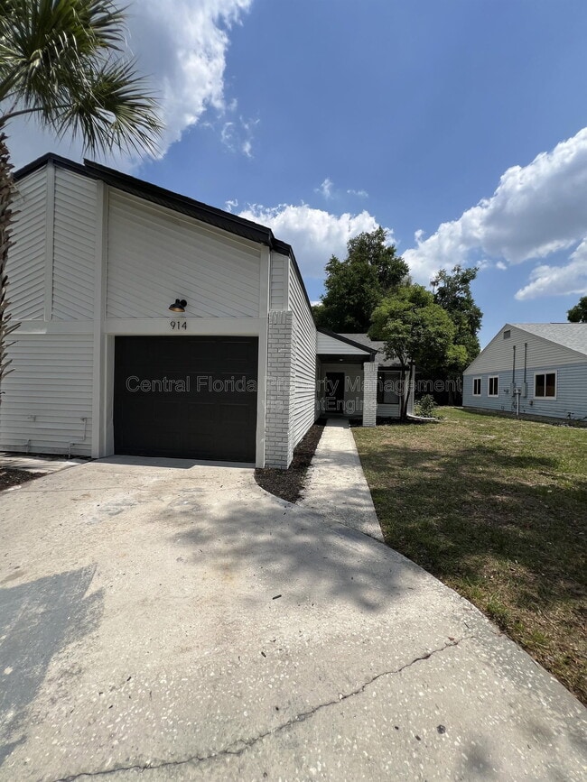Photo - 914 Robinhood Ct