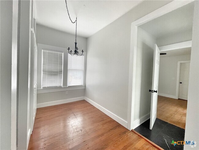 Building Photo - 1390 Cross St Rental
