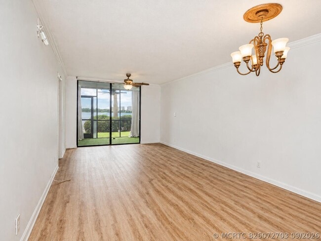 Building Photo - 110 Lake Emerald Dr Unit 103
