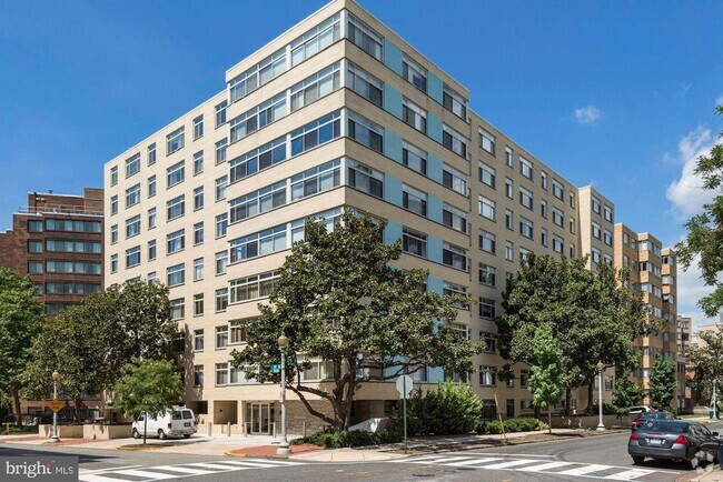 Building Photo - 2401 H St NW Unit 712 Rental