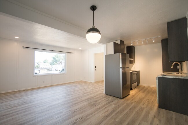 Photo - 3016 W Roxbury St Unit B