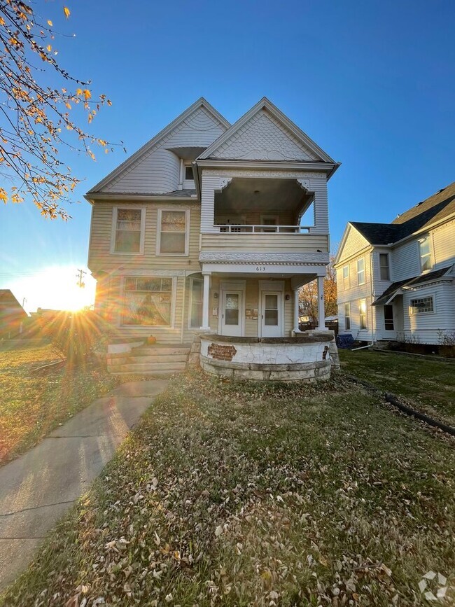 Building Photo - 613 Exchange St Unit 613 Exchange #1 Rental