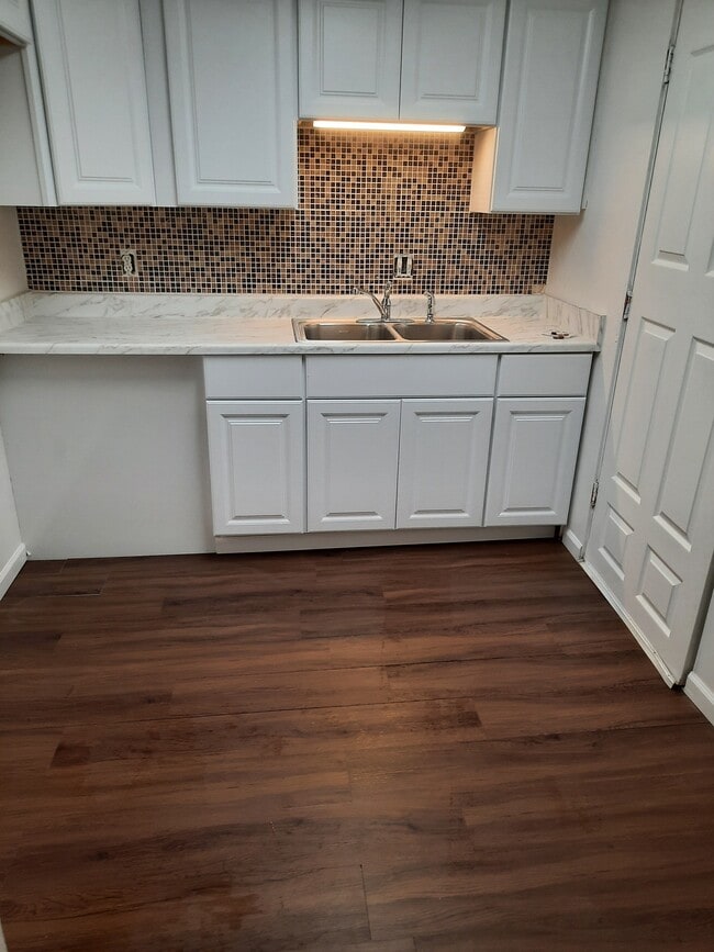 cocina remodelada - 5830 Balsam Rd Unidad 4