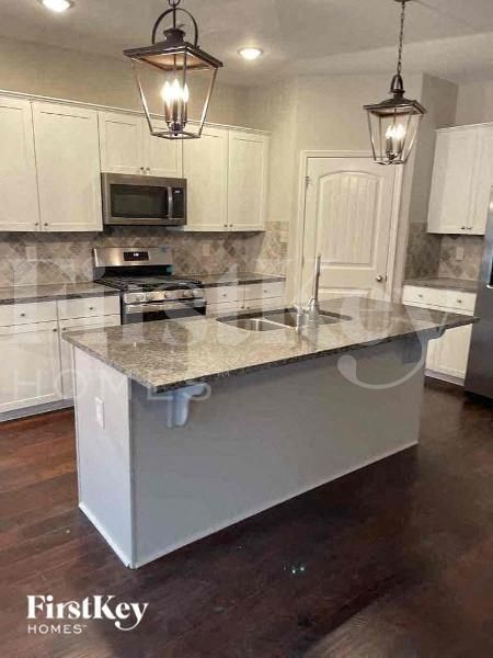 Photo - 1980 Township Dr