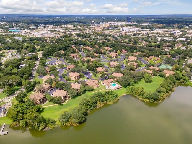 Building Photo - Altamonte Springs Top Floor Condo ~ Gated Waterfront Community ~ Must See! Unit 303