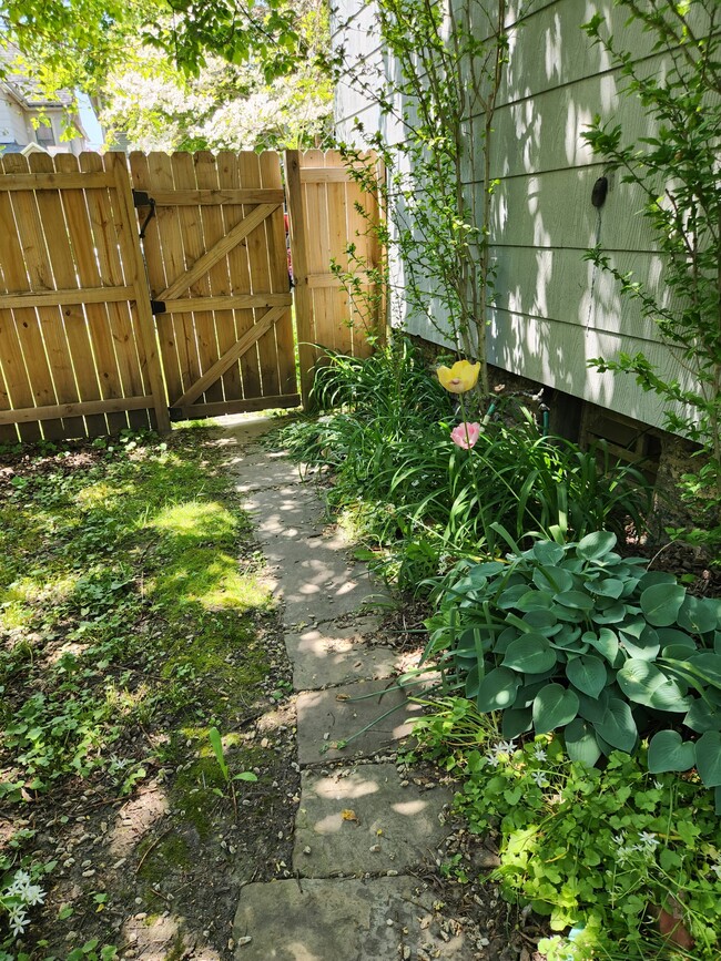 Building Photo - 45 Park St Unit 2