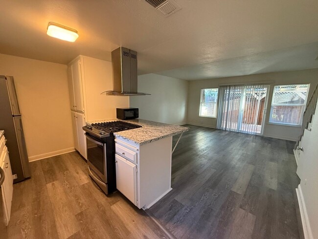 Photo - 2 bedroom 1.5 bath condo! Half off 2nd months rent Move in Special!