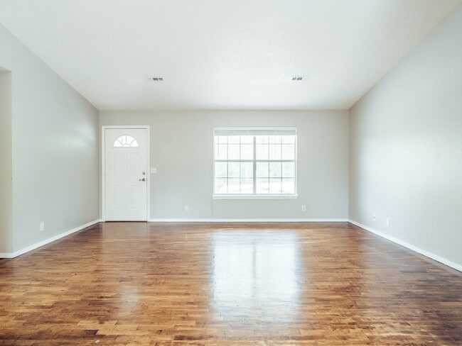 Photo - 7 Claypole Ln